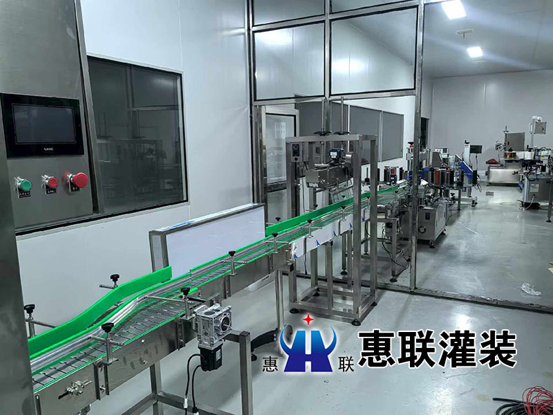 4頭跟蹤式酒水灌裝生產(chǎn)線(xiàn)在南充